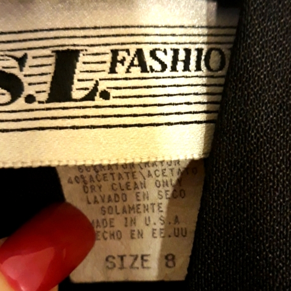 Nice Embroidered Detailed Flowers at the Bottom S.L. Fashion Dress size 8 - Picture 3 of 4